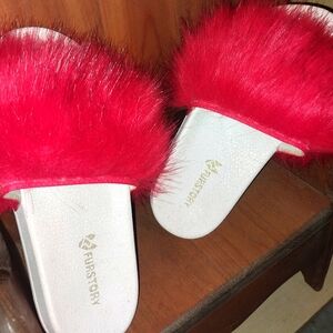 -FURStory-   RED 《《》》》- ☆Faux Fur☆ slides. SIZE 7.5.